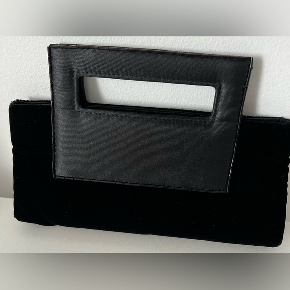 SHISEIDO velvet clutch mini bag. Satin accent. Perfect party season bag. Chic! - Picture 6 of 10